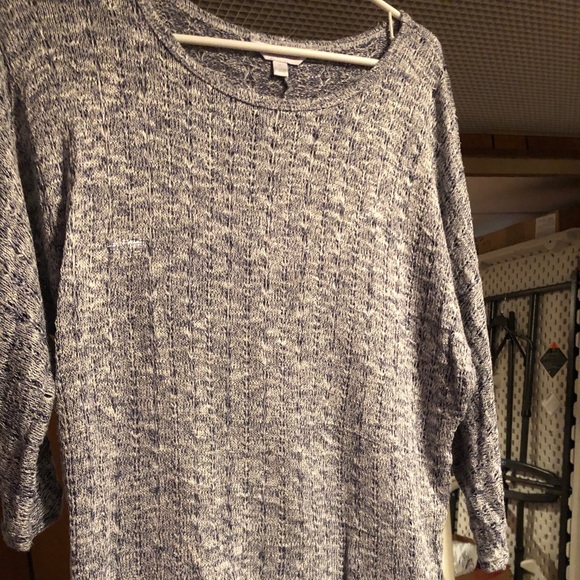 Light beautiful sweater - Picture 1 of 3